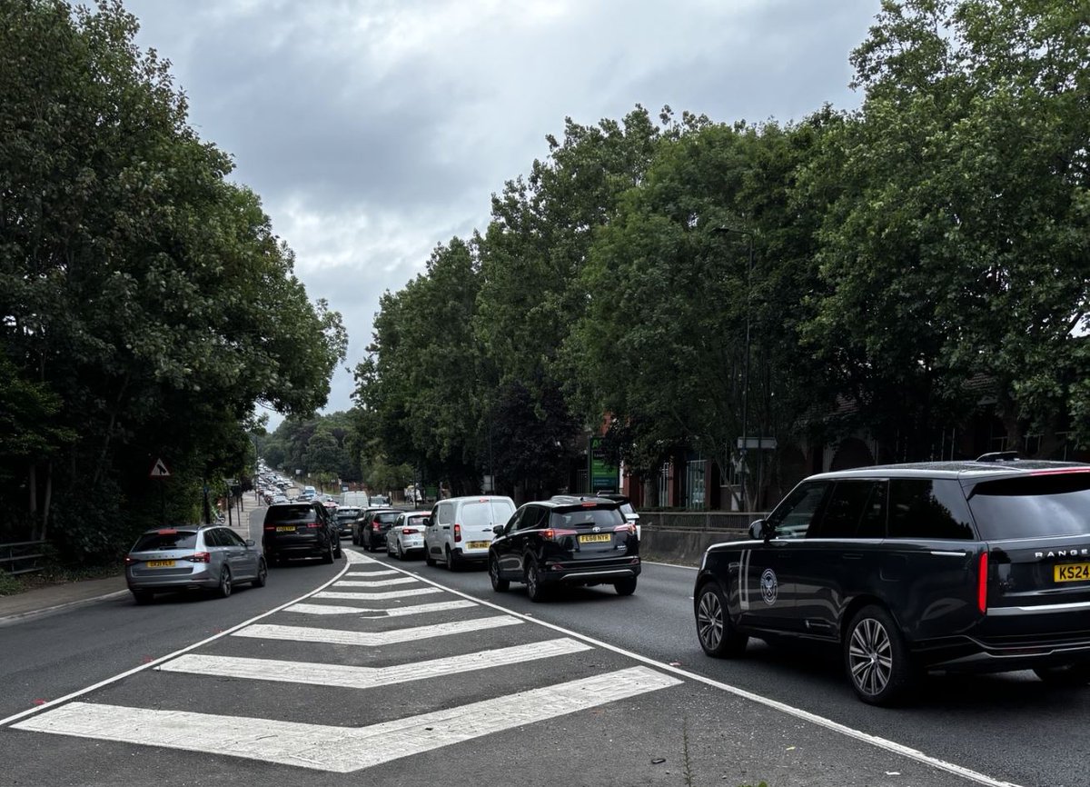 ETAservicesltd's tweet photo. Wimbledon Tennis once again opting for bloated official cars to navigate the clogged streets of south west London. Guess nothing says “quiet, please” like a fleet of cosplay tanks. https://t.co/N6AWXFYZdN