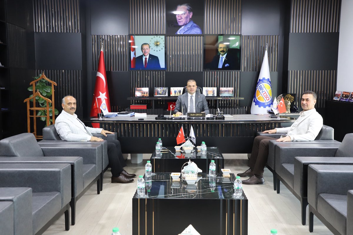 Müstakil Sanayici ve İşadamları Derneği (MÜSİAD) Bingöl Şube Başkanı Sayın Tuncer Çilgasit ve Yönetim Kurulu Üyesi Mali Müşavir Sayın Burhan Arıkız, Odamızı ziyaret ederek Yönetim Kurulu Başkanımız Kadir Çintay ile bir araya geldiler.

Ziyarette, yerel ekonominin güçlendirilmesi,