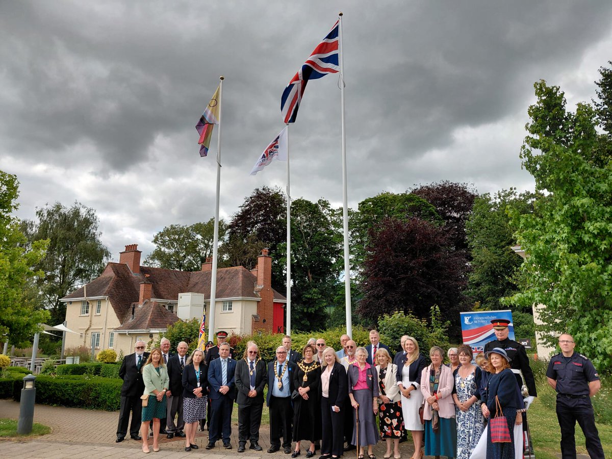 Dechreuodd Cyngor Sir Fynwy Wythnos y Lluoedd Arfog gyda seremoni codi baner yn Neuadd y Sir ddoe (23 Mehefin), gan nodi dechrau wythnos sydd yn anrhydeddu cymuned y Lluoedd Arfog.

monmouthshire.gov.uk/cy/2025/06/cyn…