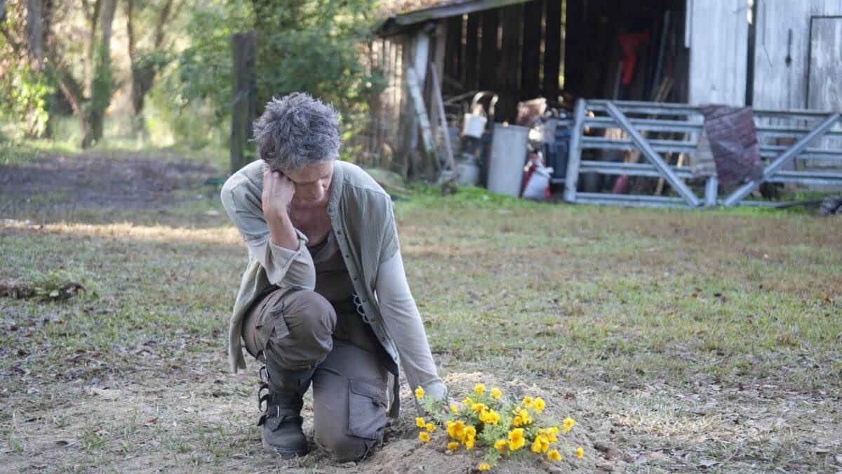 TWDUniverseNews's tweet photo. Michael Satrazemis, a director of ‘THE WALKING DEAD’, says ‘The Grove’ is his favorite episode he’s worked on. 

“My first The Grove stands out. It was such a beautiful story from Scott Gimple that was a sort of standalone episode we could craft like a movie.”

(@ComicsBulletin_) https://t.co/3uJGeqaBb2