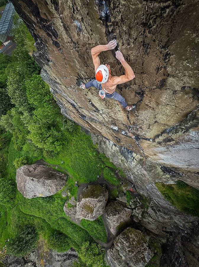 Billy Ridal makes eighth ascent of Rhapsody (E11 7a)

Billy Ridal battles massive falls and snapping micro nuts to make a rare repeat of Rhapsody (E11 7a) at Dumbarton. climber.co.uk/news/billy-rid…