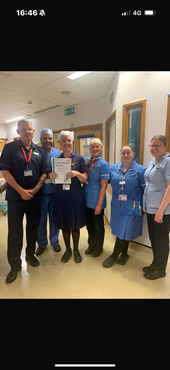 It was my pleasure to award SAU Sister Alex Worsley with her 30 year long service award today. A truly fantastic achievement, a truly fantastic nurse 👏🏻👏🏻👏🏻👏🏻