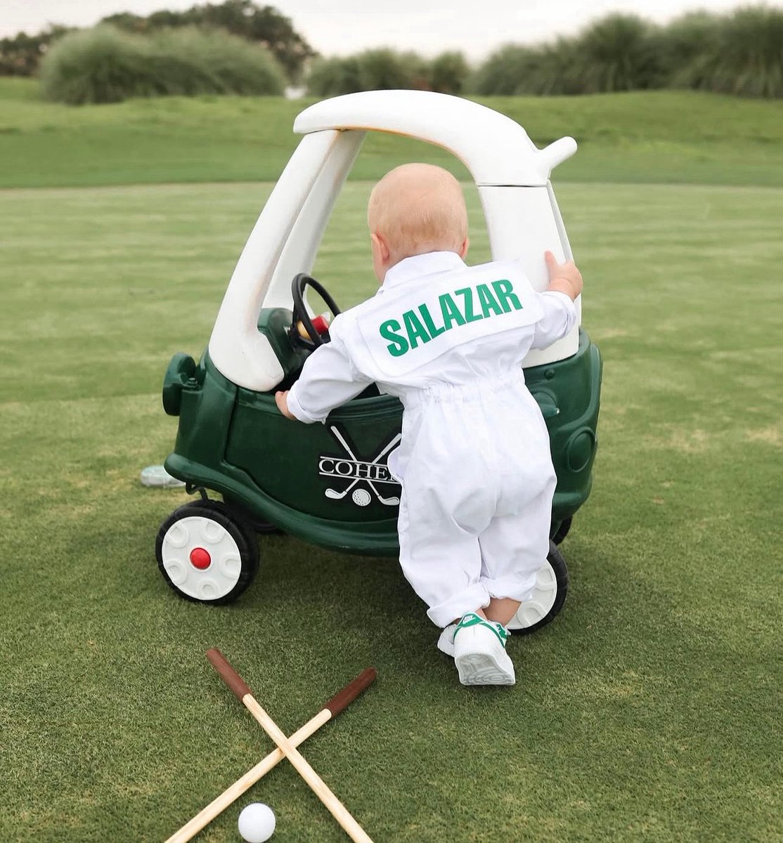 Happy Tuesday!!! 
Nothing beats the joy of kids in their Caddie Uniforms!🎉

#caddieuniform #tuesdaymotivation #golf