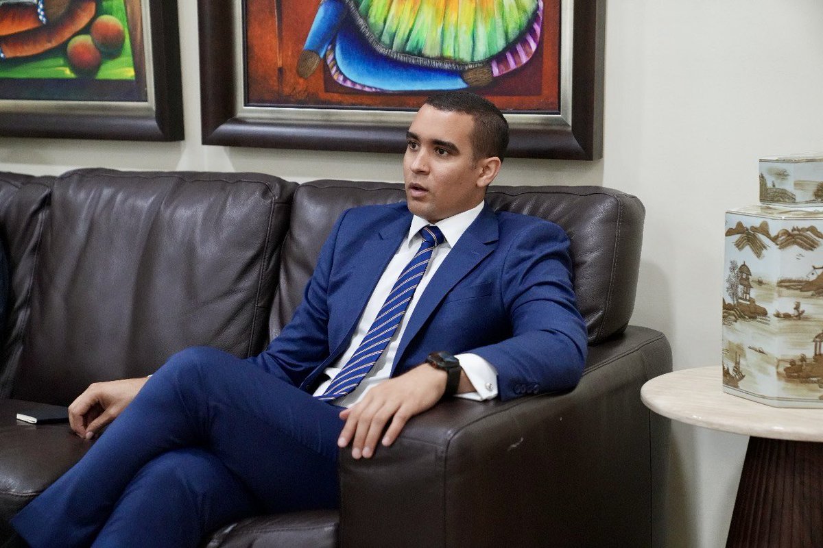 El ministro <a href="/limbercruzl/">Limber L. Cruz López</a> recibió al embajador dominicano en la República Popular China, <a href="/josejuliogomezb/">José Julio Gómez</a> 
Un encuentro enfocado en fortalecer los lazos de cooperación y acercar el campo dominicano a nuevos mercados internacionales. 🇩🇴🤗🇨🇳
<a href="/RDenChina/">Embajada de la República Dominicana en China</a> #DiplomaciaAgropecuaria