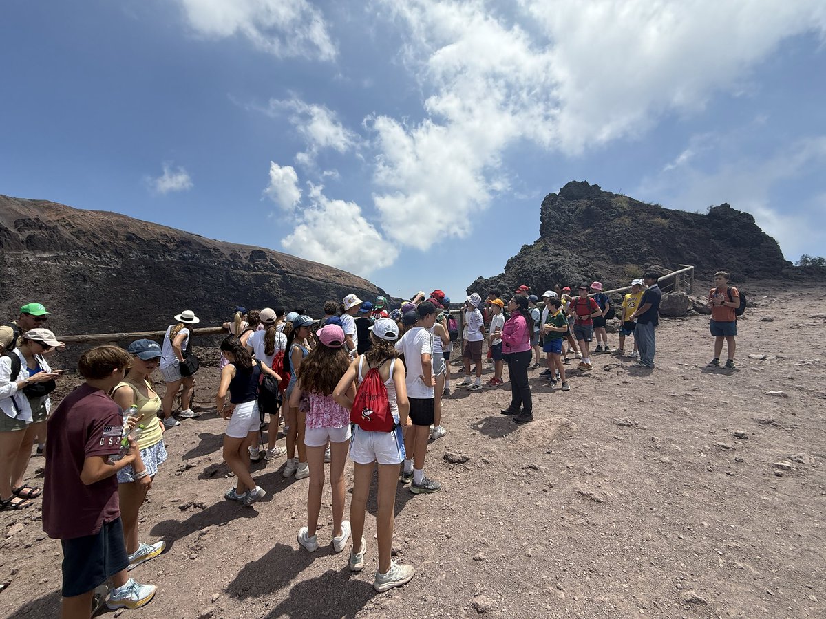 StFaithsItaly's tweet photo. Stunning views at the top of Mount Vesuvius this afternoon - everyone did brilliantly at what was a very steep and very hot climb! 🌋🥵💪 https://t.co/hch5ujchyQ