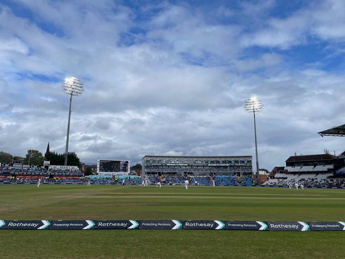 And just like that, the rain has stopped, the sun is out and we're back underway! ☀️

In Root and Stokes we trust 💪