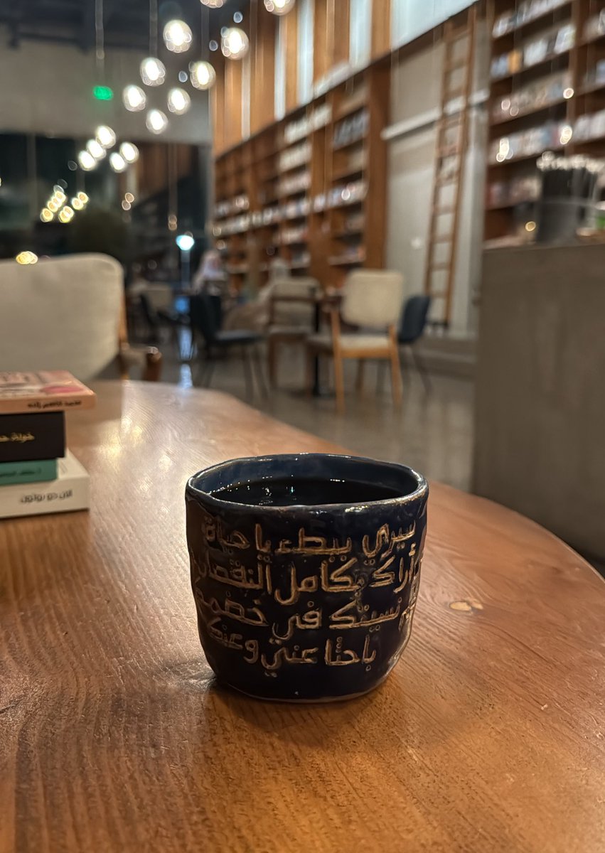 realhanin's tweet photo. * زرت مكتبةً، ووجدت قصيدة "الآن في المنفى" لمحمود درويش
* أصابع تتراقص على مفاتيح البيانو
* أزرق، أرجواني، وردي، ذهبي، دفء يملأ قلبي من نافذة غرفة مريض 
* فطور يوم الجمعة https://t.co/LRAbZCeNsz
