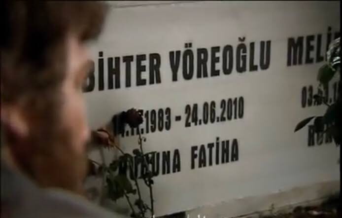 marquedevin's tweet photo. Bugün ölüm yıl dönümü. 15 yıl geçmesine rağmen hala yad ediliyorsun Bihter çünkü her kırık kalbe sahip kadın senin kadar cesur olup Behlül gibi bir korkağa denk gelmiştir saygı ve özlemle anıyoruz 
#bihteryöreoğlu https://t.co/2dg521znCC