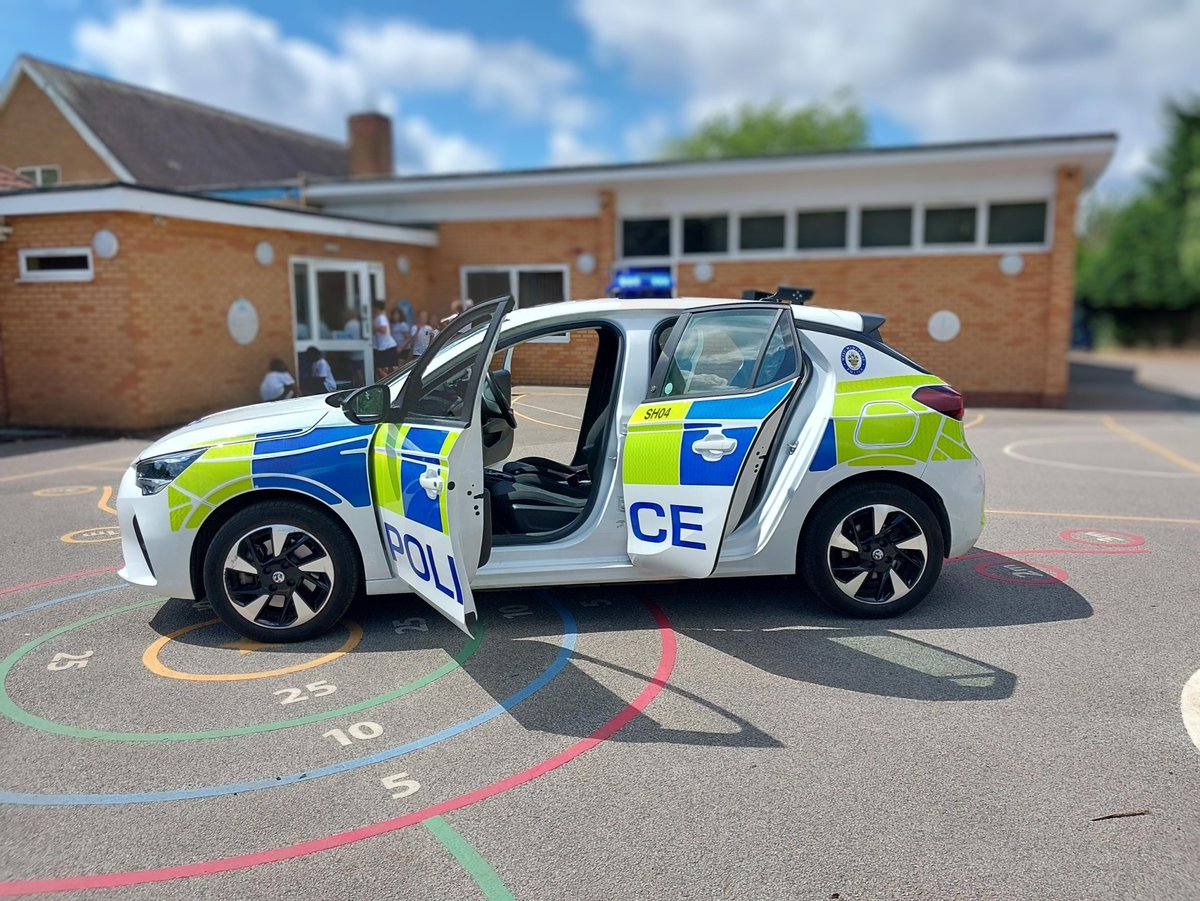 Today LEOS officers have attended St Margaret's C Of E Primary School and spoke with pupils of all ages about policing. The children were able to ask questions and try on kit!  A fun day for all. 
27696
#neighbourhoodpolicingweek