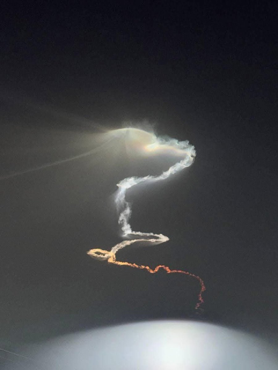 لوحة فنية بيد الفنان القدير السيد علي الخامنائي نصره الله.

#بشَائرَ_الفَتحِ