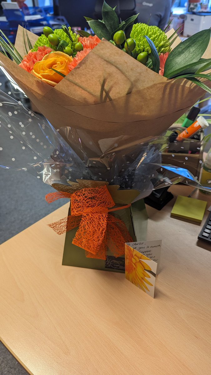 pretttyyyy flowers from work 🥹