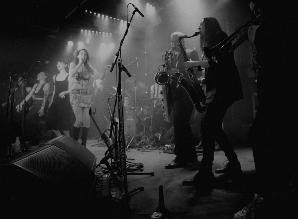OriginalShrews's tweet image. Today we're highlighting JAMS 🎶
This Friday:
🎷 Join the Belgrave House Band at Albert's Shed
🎻 The Budapest Cafe Orchestra return to Theatre Severn
🥁 Local trio The Shire-ish Rovers bring the fun to St Nicholas
👉 Live music in Shrewsbury 👉 originalshrewsbury.co.uk/blog/where-to-…