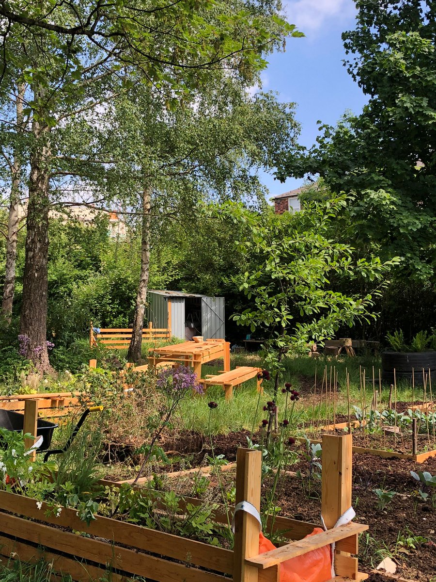 Venture down Rock Street in Salford and you'll find this charming community garden... 🌼

Take Action Together have used the #GreenSpacesFund to turn an unused patch of land into a vibrant space filled with vegetable beds and flowers.

More info: gmet.org.uk/green-spaces-f…