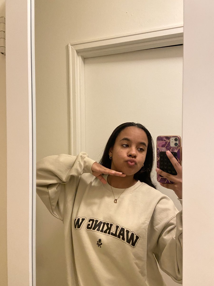 heavenxrem's tweet photo. this comfy sweater came in yesterday!
so worth it✨💛

@_WalkingW https://t.co/pmxiKYLPZQ