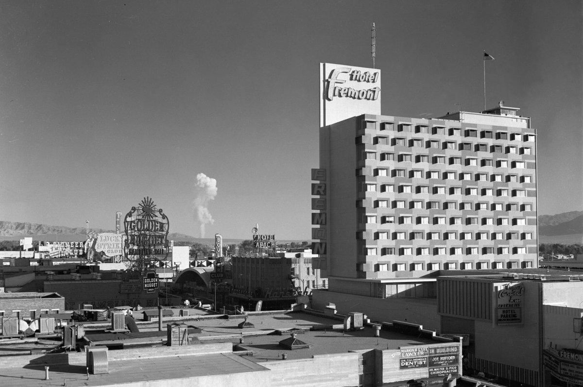 AtomicMuseum's tweet image. On June 24, 1957, the “Priscilla” nuclear test from Operation Plumbbob was visible from rooftops along Fremont Street. 

Credit: Las Vegas News Bureau Collection, LVCVA Archive.
#LVCVAarchive #LVNB #LVCVA #visitlasvegas
