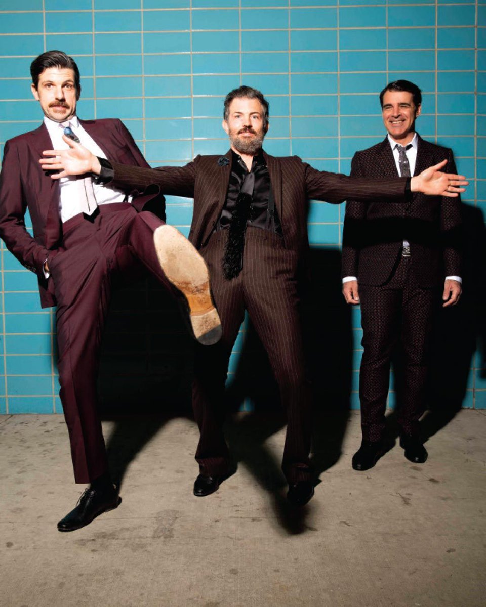 revuewm's tweet image. Born in Charlotte, North Carolina, Seth Avett and his sibling Scott formed @theavettbros 25 years ago. 🎵 While the numbers exemplify his achievements, Avett’s measurement for success goes well beyond metrics: revuewm.com/music/from-sta…

#RevueWM #MusicInterview #RockBand