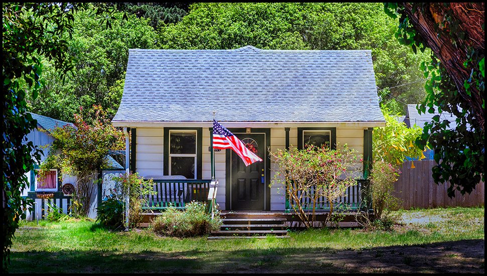 tommynikon's tweet image. "Hwy 101, NorCal".

#northernCal #NorCal #smalltowns #Hwy101 #flag #smalltownvalues #patriotism  #NikonUS