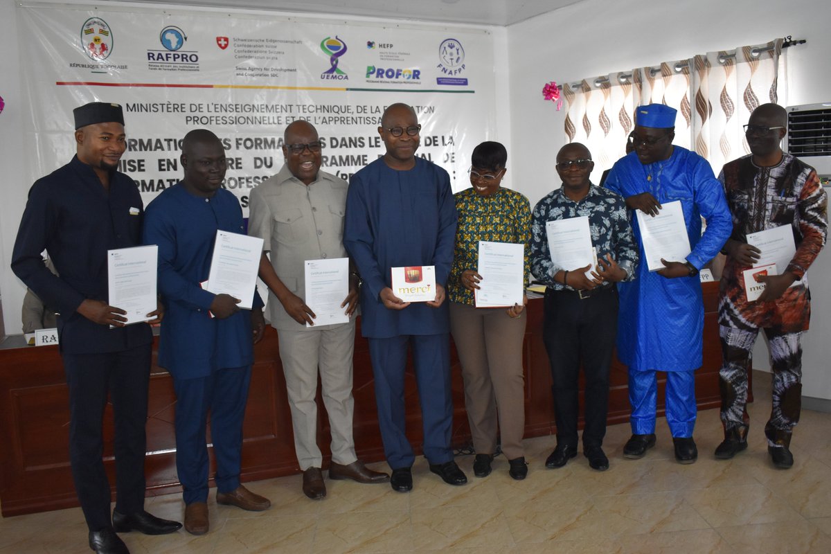 EdutechGouvTg's tweet image. 🎓 Le #Togo forme 40 formateurs dans le cadre du #PROFOR avec le soutien de l’#UEMOA, la Coopération suisse et le #RAFPRO.
 📍 Formation du 23 au 25 juin à l’INFPP.
Objectif : professionnaliser l’enseignement pour une insertion réussie des jeunes !
#ETFP #METFPA #formations