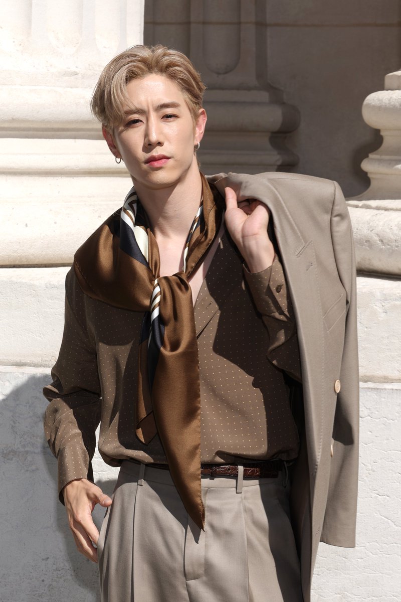 ellejapan's tweet photo. 【2026春夏パリ・メンズフロントロウ速報】「サンローラン」に、#GOT7 #マーク（#MARK）が来場！

▼フロントロウスナップはこちら
https://t.co/tfNmmdoqMS

#MarkTuan #MarkTuanxYSLSS26 #MarkTuan_ParisFashionWeek #MarkTuan_SaintLaurent https://t.co/NLuF0IdJo7