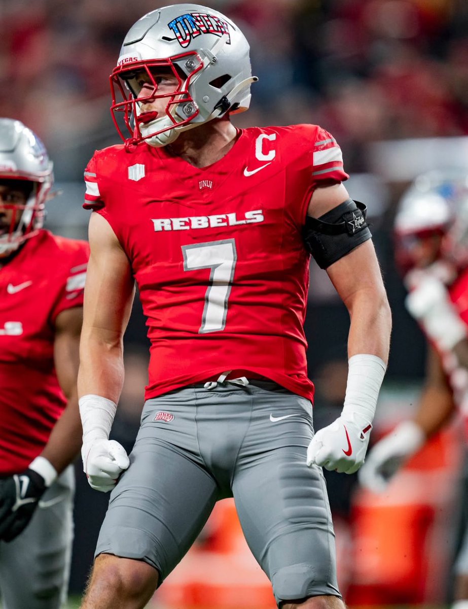 Extremely Blessed to receive A OFFER from @UNLVfootball
<a href="/CoachDanMullen/">Dan Mullen</a> <a href="/CoachMIL1/">COACH MiL</a>  <a href="/BALLERSCHOICE1/">BALLERS CHOICE LLC</a>
<a href="/HOTLISTCAMPS/">HotListMega Camps</a> 
<a href="/SWiltfong_/">Steve Wiltfong</a> <a href="/TOTAL_ATHLETE/">Total Athlete</a>
<a href="/adamgorney/">Adam Gorney</a> <a href="/samspiegs/">Sam Spiegelman</a> <a href="/TomLoy247/">Tom Loy</a> <a href="/JohnGarcia_Jr/">John Garcia, Jr.</a> <a href="/LemmingReport/">Tom Lemming</a> <a href="/Rivals/">Rivals</a> <a href="/Caraway6/">Andrew Caraway</a> <a href="/coach2250/">CoachCaseySmith</a> <a href="/BenMoore247/">Ben Moore</a> <a href="/Tigner_T/">Coach Tigner</a> BALLIN N VEGAS 🎰
