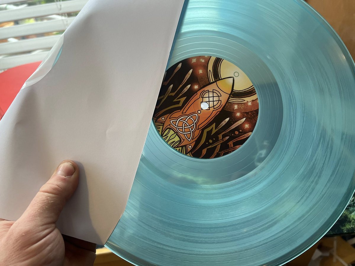 Double #vinyl (translucent coloured) of Flight of the Raven are back in stock! Signed and numbered 1/300 for this second edition. Whoohooo! 
mattsteady.com/product/fotr-v…