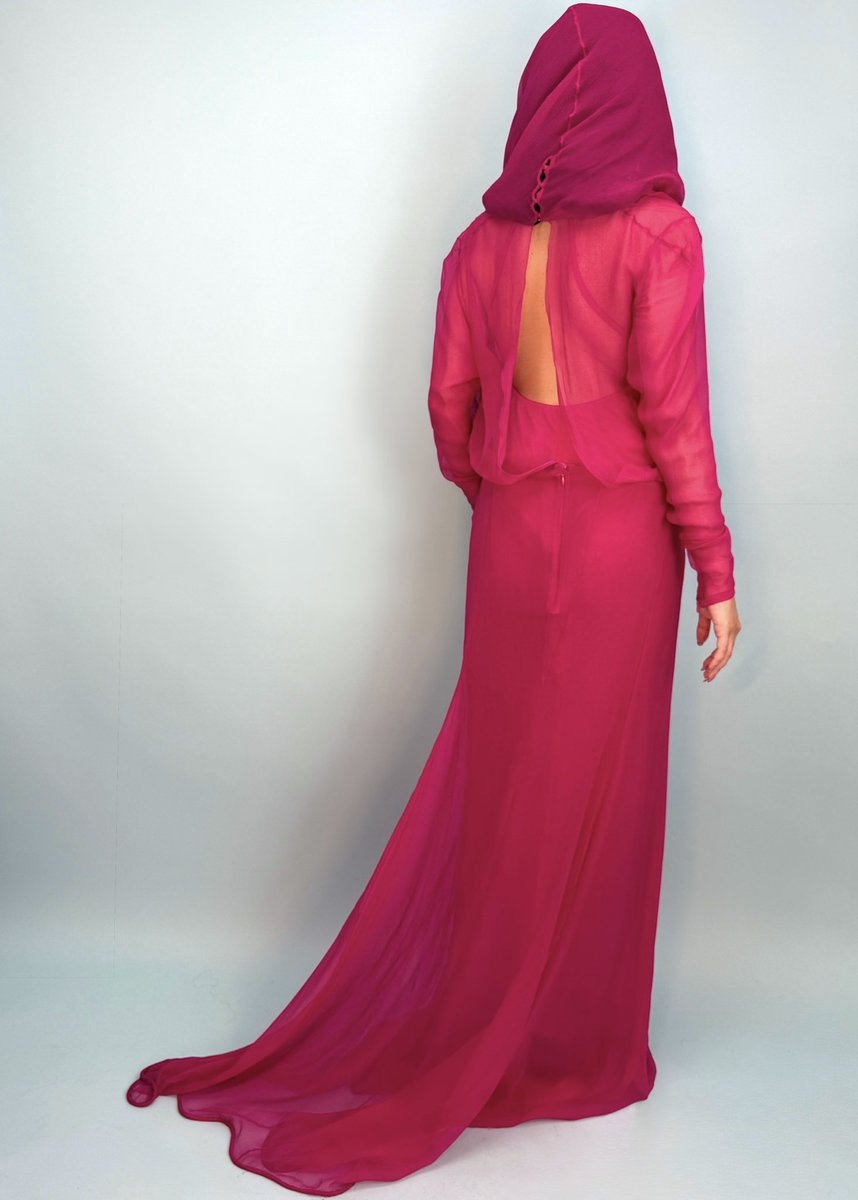 milldealss's tweet photo. just sourced this incredible Jean Paul Gaultier haute couture f/w 2004 silk hooded gown https://t.co/c6oJfTe7zV