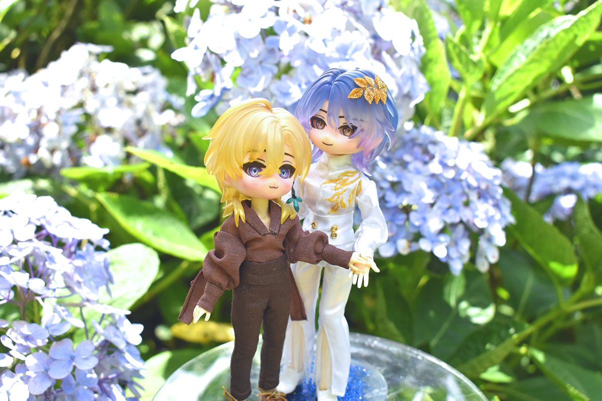 Tomobi_99's tweet photo. #レイチュリ #atiorine #二次創作 #unofficial

大好きな作者さんが描いた服装を作ってみました
🦚の服の襟の構造がよくわからなくてで、想像におまかせしました😇

悔しいことに、🦚のシルクスカーフを忘れてしまいました😭

ワーシャもいますよ！ https://t.co/5rhXrPXBHd