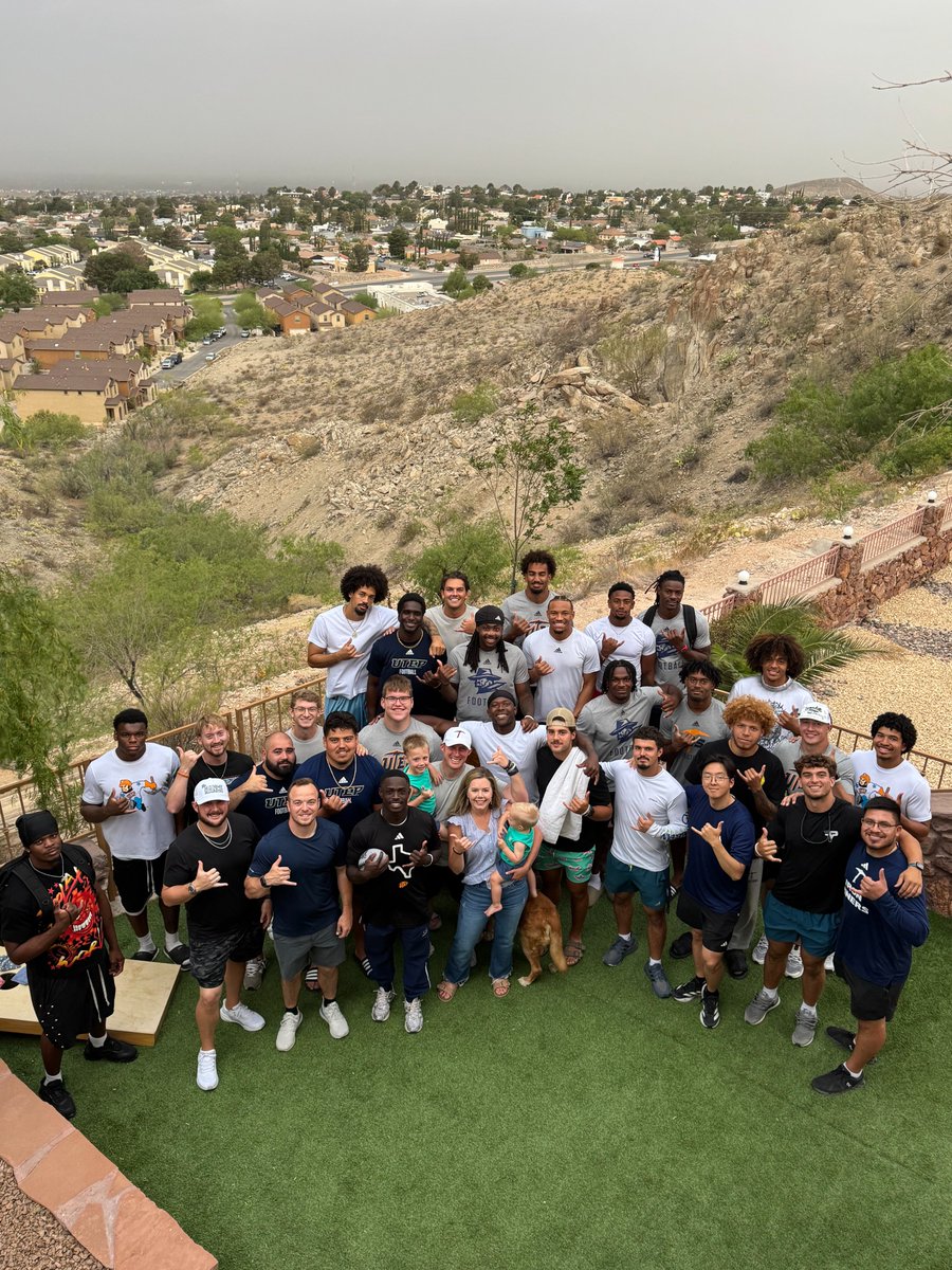 Great time with our Unity Council and Positional leaders last night! Appreciate the hard work these guys are putting in during Phase IV 💯

Really proud of the leadership of this group and holding the standard for a player-driven program every day! 🔥

#WinTheWest 
#ThePursuit