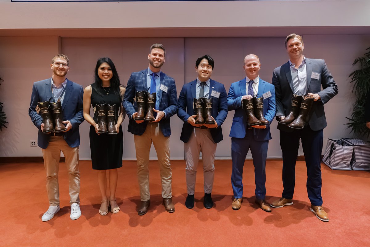 utswortho's tweet image. Last Friday was the Charles F. Gregory Lectureship, an annual event held during the #UTSWOrtho resident graduation week.
Ginger E. Holt, M.D. was this year's guest lecturer. Our six graduating residents also presented their final case study.
@DrAntoniaChen @UTSWMedCenter