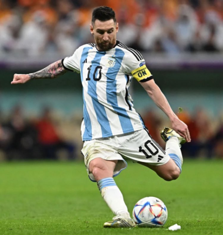 gabsrodriguezc's tweet photo. Feliz cumpleaños Lionel Andrés Messi !! Nunca olvides q eres ídolo de los chamos. 💪🏾💪🏾🤜🏽🤛🏽 @leomessisite @WeAreMessi https://t.co/BpLy7zZnM4