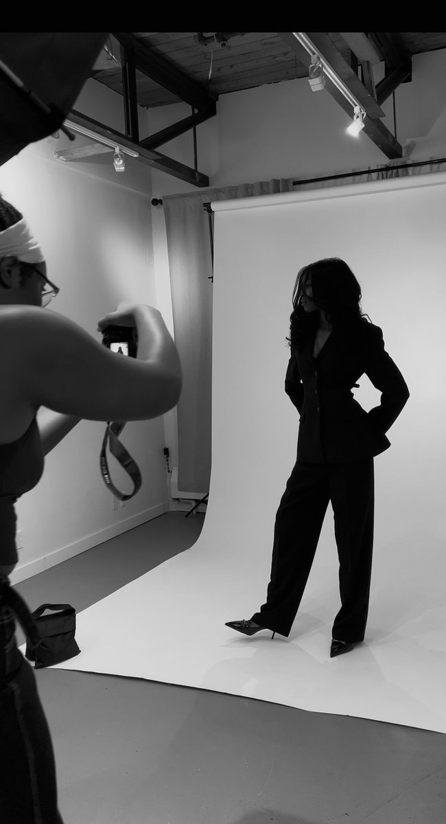 zeynab_eg's tweet photo. sabi stylist on set 🎬 @zainiksstudios https://t.co/lMcfTZCRaK