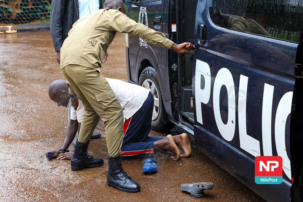 nbstv's tweet photo. EARLIER: Scenes from Nakawa Magistrates’ Court, as former Flying Squad operative Abdul Noor Ssemujju, alias Minana, accused in the murder of former Assistant DPP Joan Kagezi, was being brought in under tight security, today morning.

📸 @francis_isano

#NBSUpdates https://t.co/4EXeKSCQCk