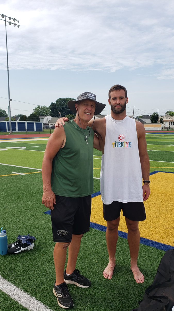 EQBcoach's tweet image. He's back! Former Scotch Plains Fanwood all state QB and University of Maine TE
@CooperHeisey is back from coaching in Italy. We are thrilled that he will be working with receivers on Sundays at the EliteQB Summer session.
Ehi Cooper, in Italia si gioca a calcio a piedi…