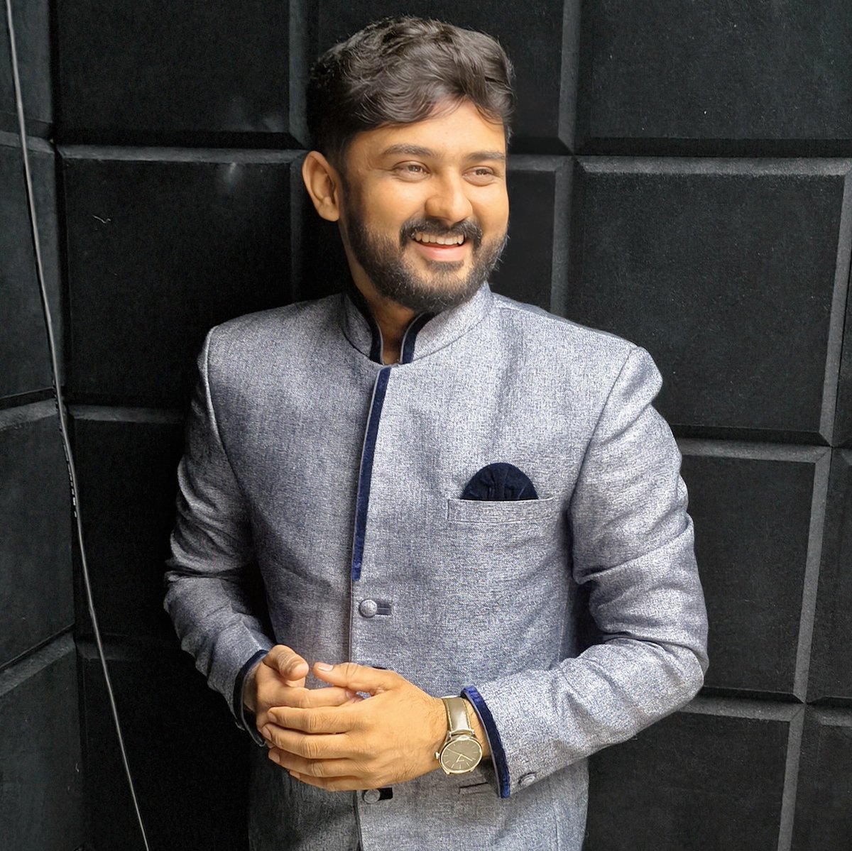 hiren_aajra's tweet image. હું તને એકવચનમાં સંબોધું અને તું આનંદપૂર્વક સાંભળી રહે એનાથી મોટું સુખ મારા માટે બીજુ કંઈ નથી.
#NewProfilePic