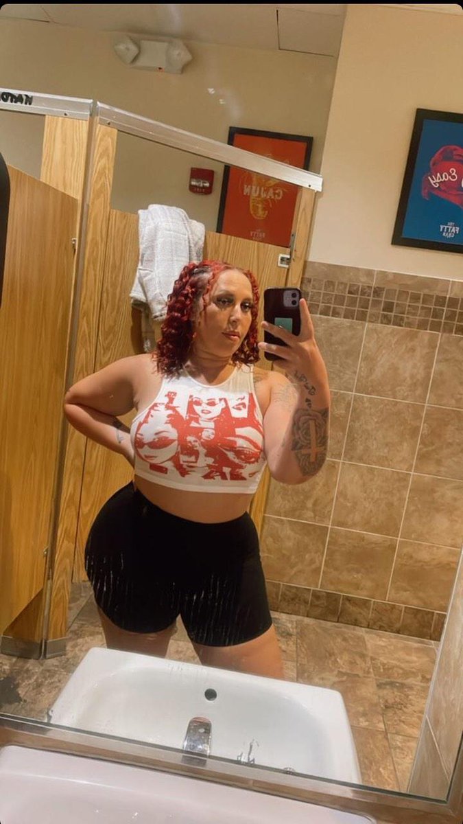 bag4pf_'s tweet photo. @Dollybedego Mine is hotter than hers and I could show you something nasty if you want to see just follow and chat me up https://t.co/4ptGXpTkkJ