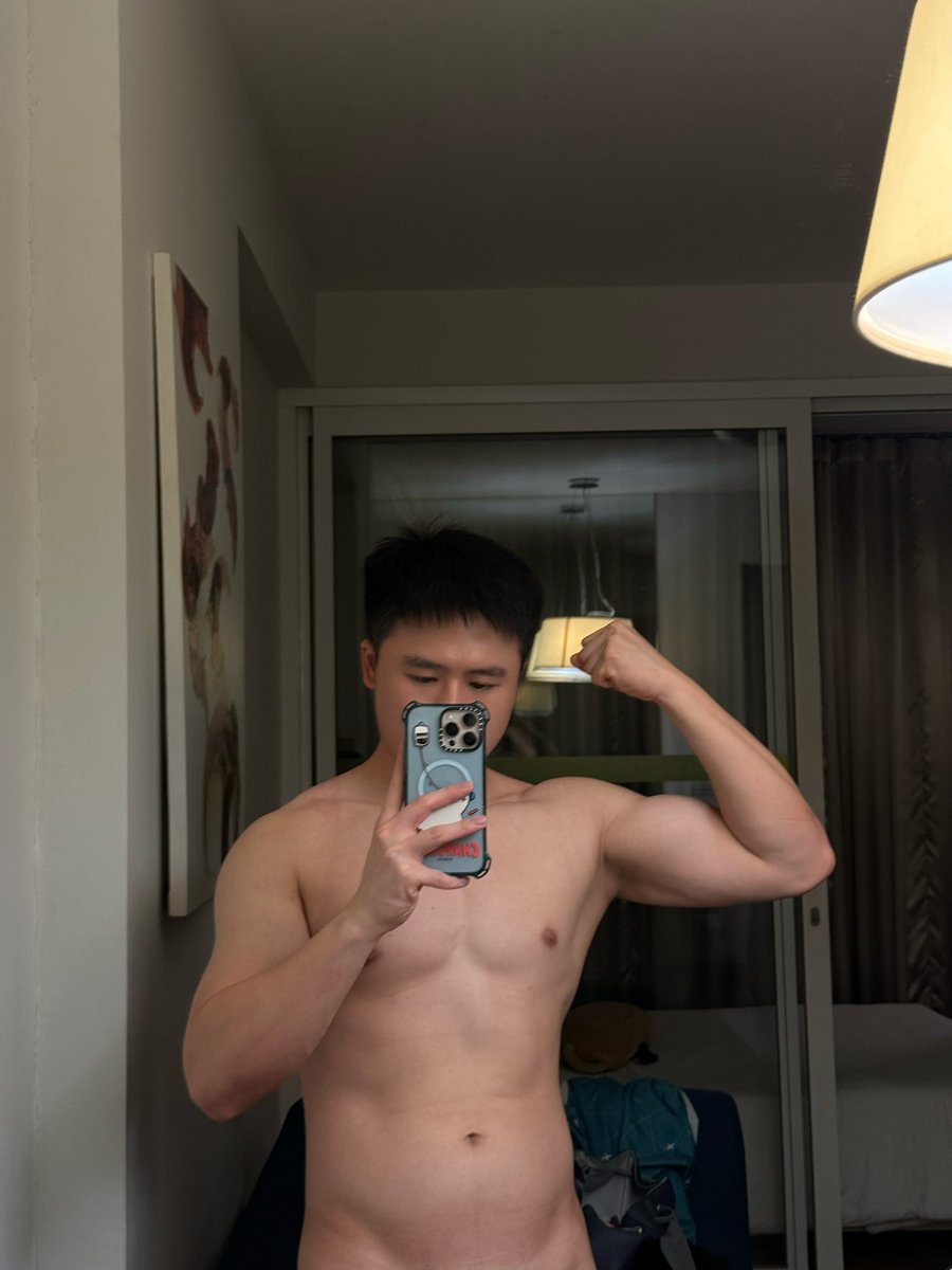 JaCh750's tweet photo. Hmmm I don’t call this flexing 🙃 https://t.co/SXi99wFLE5