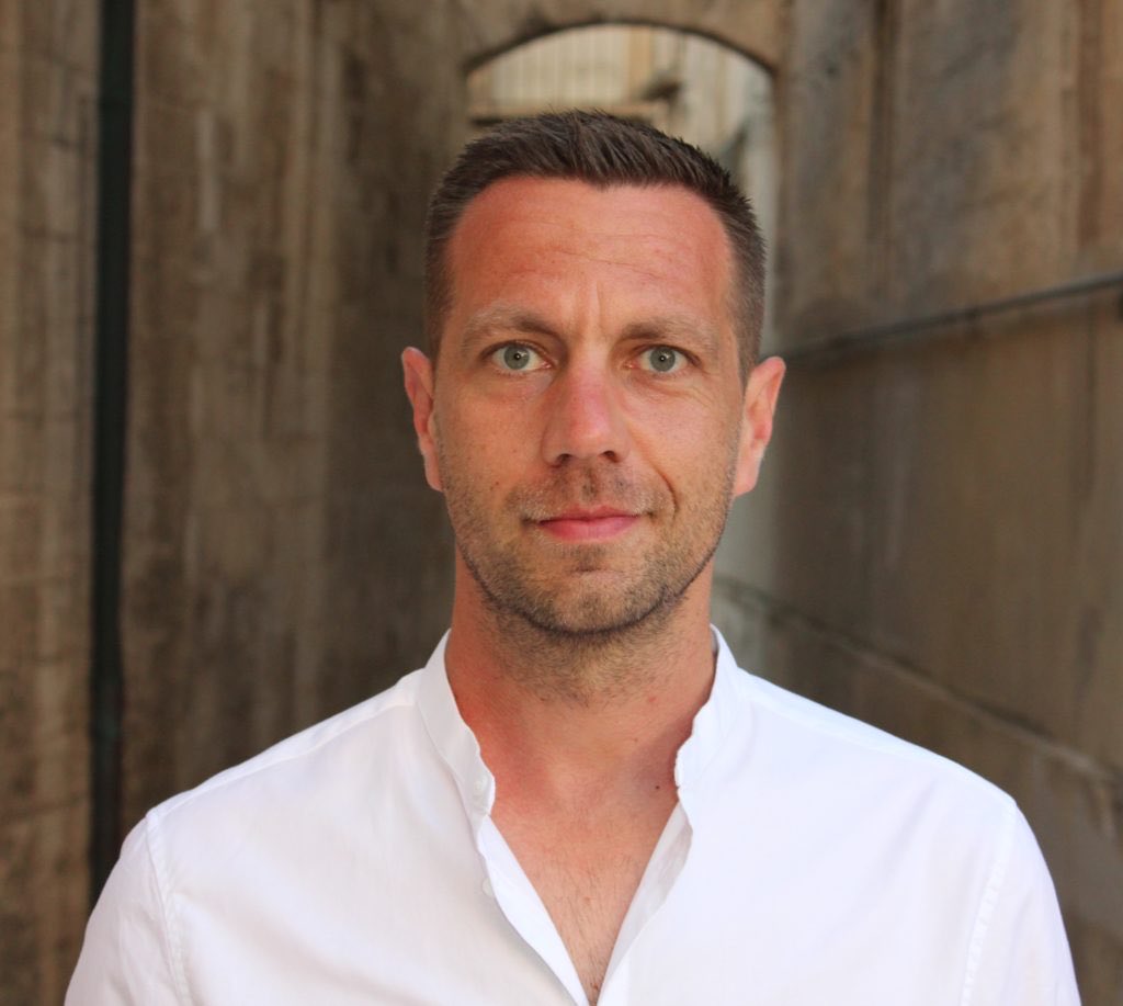 Opera with Opera News (@operamagazine) on Twitter photo Albert Horne <a href="/alberthorne/">Albert Horne</a> will become chorus master of the Deutsche Oper am Rhein <a href="/operamrhein/">Deutsche Oper am Rhein</a> from 2025-6, moving from the Hessisches Staatstheater Wiesbaden. Albert Horne <a href="/alberthorne/">Albert Horne</a> will become chorus master of the Deutsche Oper am Rhein <a href="/operamrhein/">Deutsche Oper am Rhein</a> from 2025-6, moving from the Hessisches Staatstheater Wiesbaden.