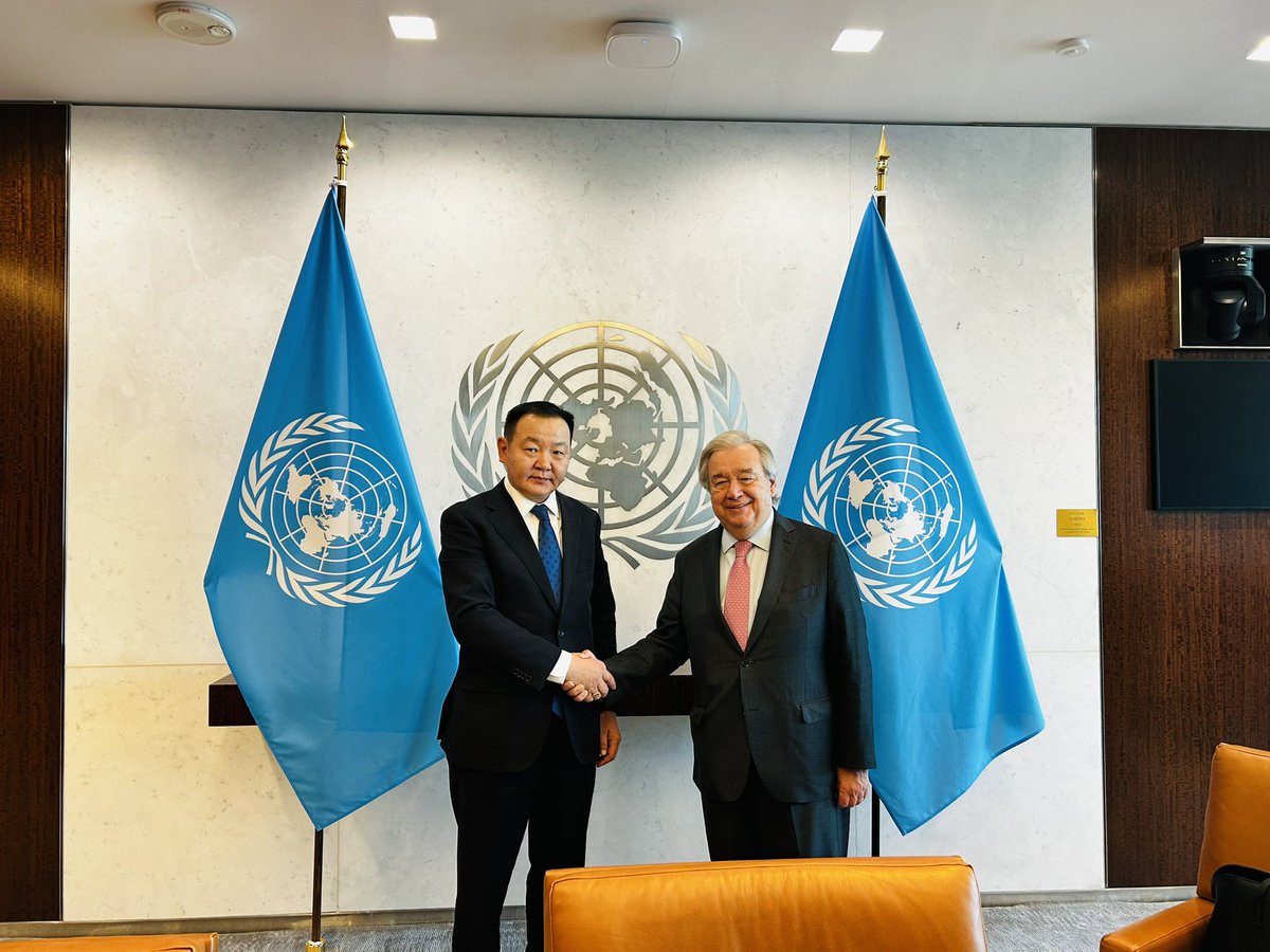 OTD: H.E.Mr. Ankhbayar Nyamdorj, PermRep of Mongolia to the United Nations, met with H.E.Mr. António Guterres, Secretary-General of the United Nations. They exchanged the views on strengthening cooperation between 🇲🇳 and 🇺🇳