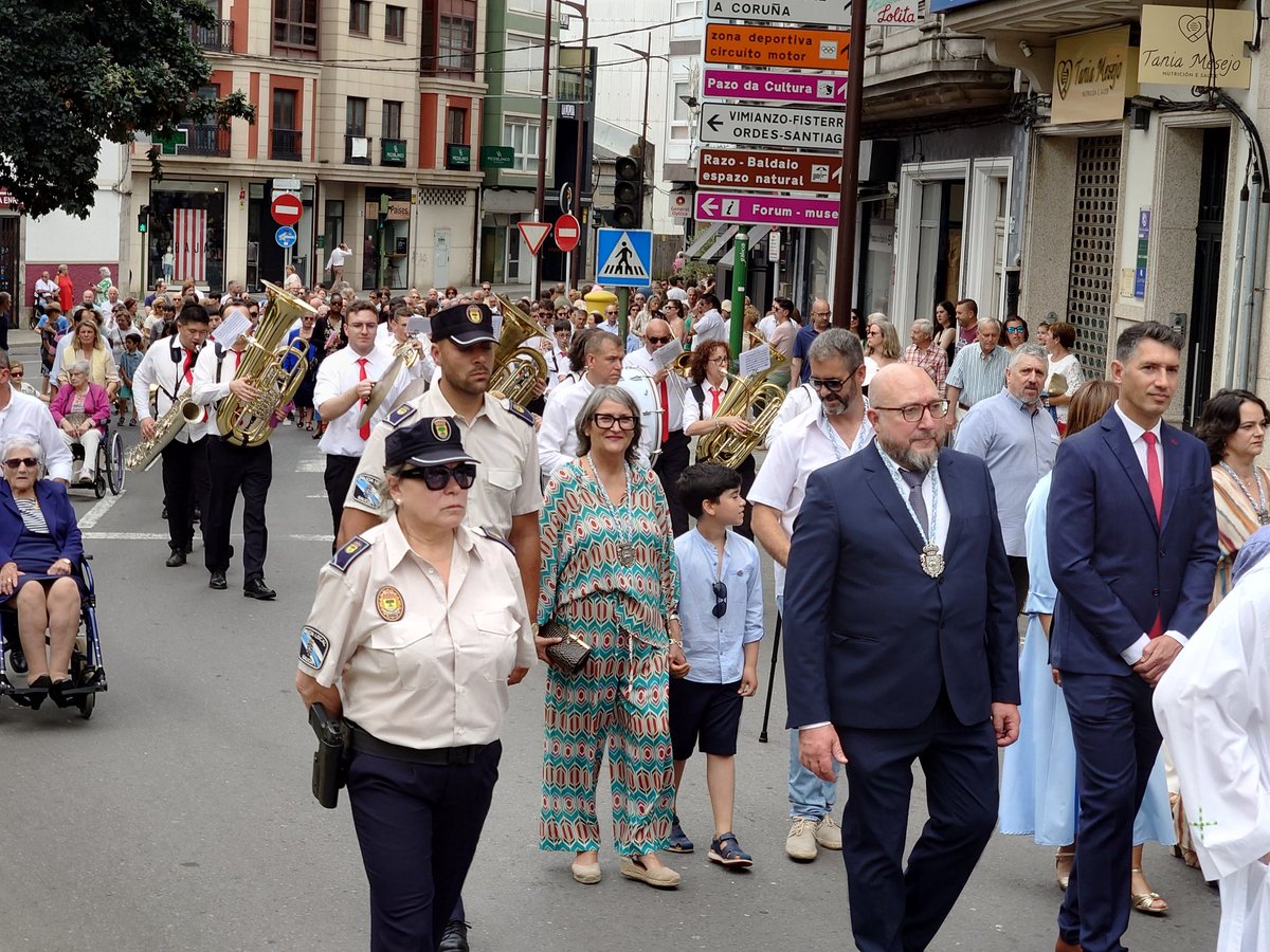 psoecarballo's tweet photo. Felicidades a todos os Xoáns !!!
E boas festas a todos/as os/as Carballeses/as.

 #carballomola❤️ #concellocarballo https://t.co/aj5JPXf27C