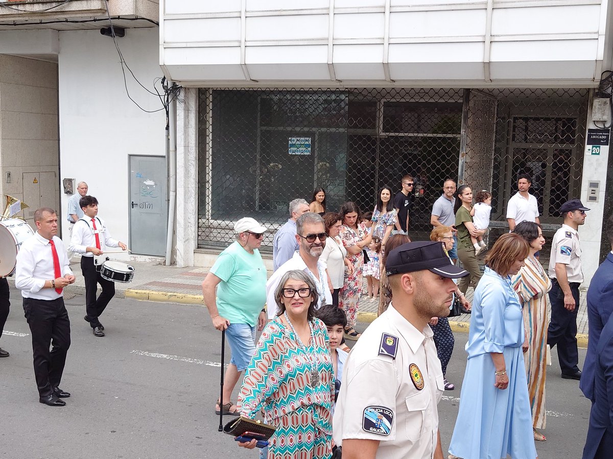 psoecarballo's tweet photo. Felicidades a todos os Xoáns !!!
E boas festas a todos/as os/as Carballeses/as.

 #carballomola❤️ #concellocarballo https://t.co/aj5JPXf27C