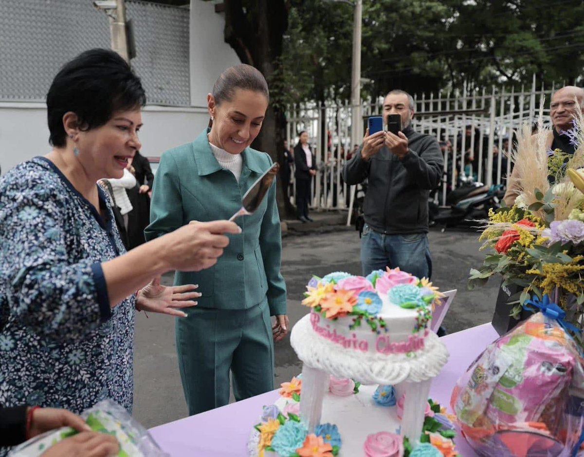 Obed_Olivares's tweet image. 🎂🥳Feliz Cumpleaños a Nuestra querida Presidenta Claudia Sheinbaum Pardo @Claudiashein. 🥳
Muchas Felicidades Querida PresidentA🚺.
