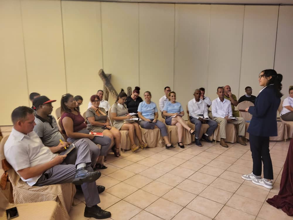 Alexis75389900's tweet photo. Interesante preparación al Consejo de Dirección y Reservas del Hotel Meliá Península Varadero sobre Liderazgo con la base del autoconocimiento y la sinergia de equipo.🤝
¡La superación y profesionalidad del #TeamGaviota es la clave del éxito!💪😊 https://t.co/fZpR2VHUzl