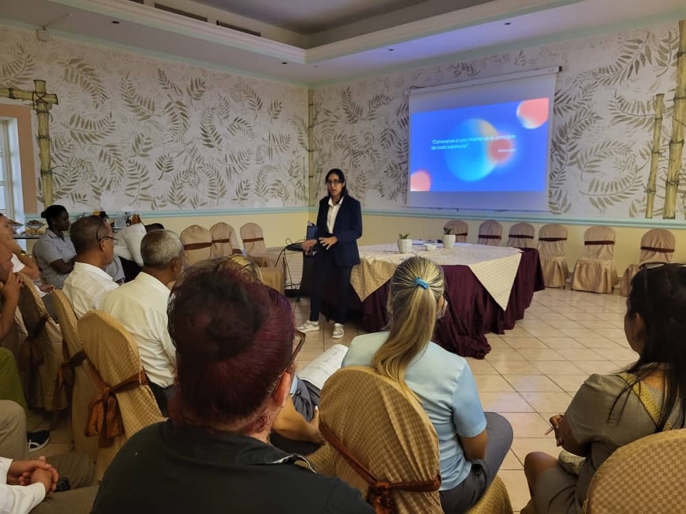 Alexis75389900's tweet photo. Interesante preparación al Consejo de Dirección y Reservas del Hotel Meliá Península Varadero sobre Liderazgo con la base del autoconocimiento y la sinergia de equipo.🤝
¡La superación y profesionalidad del #TeamGaviota es la clave del éxito!💪😊 https://t.co/fZpR2VHUzl