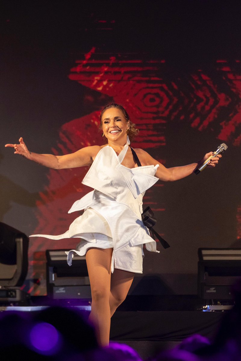danielamercury's tweet image. Figueira da Foz, que delícia passar a noite de #SãoJoão com vocês! Fizemos arrasta-pé, brincamos de quadrilha e colorimos essa noite com muita arte. Hoje tem mais! Dessa vez, em Alcácer do Sal, em Portugal. Quem eu vejo? 🔥❤️

📸 @celiasantosfotos 

#DanielaMercury