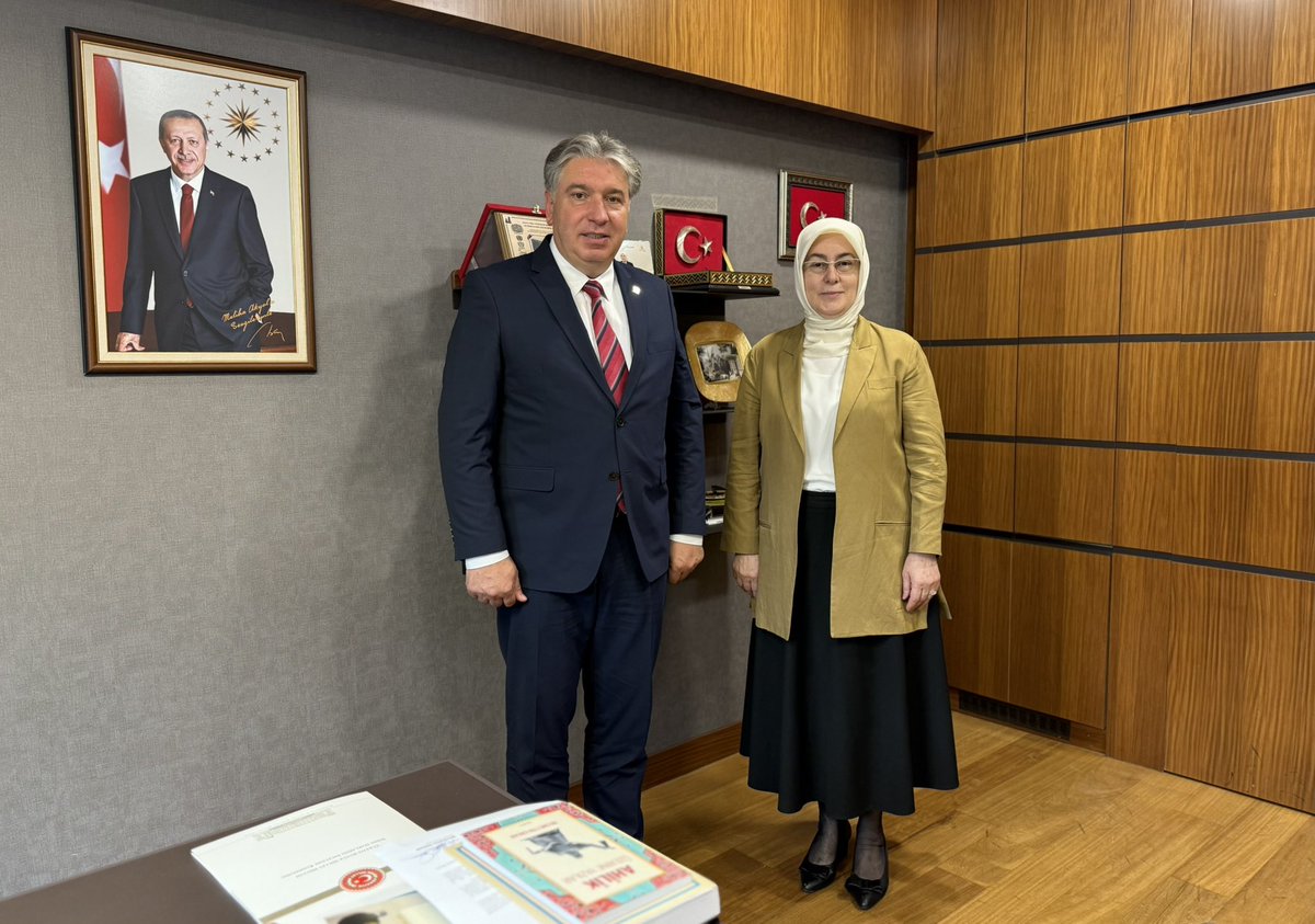 Bugün Yalova Üniversitemizin Rektörü Prof. Dr. Mehmet Bahçekapılı’yı Gazi Meclisimizde misafir ettik. 

Nazik ziyaretleri için kendilerine teşekkür ediyorum.