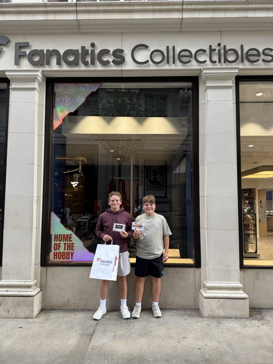 RonFerrante's tweet image. When in London with the family, of course you have to find a Fanatics Collectibles Shop! #toppsinception #toppstierone

@JoeyFerr42 @Topps @Fanatics @MikeTrout @davisdugout @CardPurchaser
