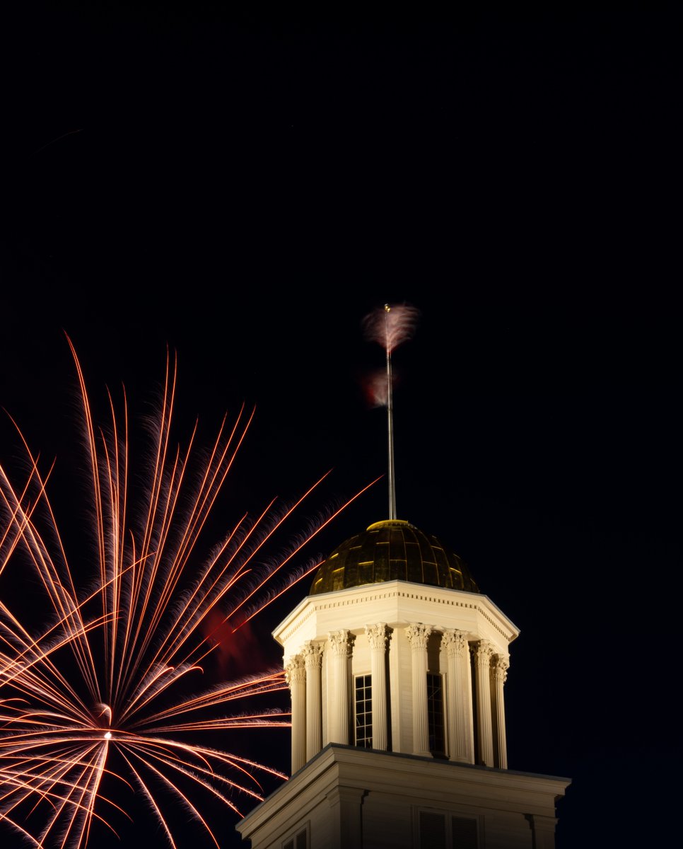 DYK sparklers can heat up to almost 2,000 degrees? 🎇 They may seem like a safe option for kids on the Fourth of July, but like any fireworks they can be dangerous. Our safety experts offer these tips to having a safe holiday: uihc.pulse.ly/fdw4elisxw