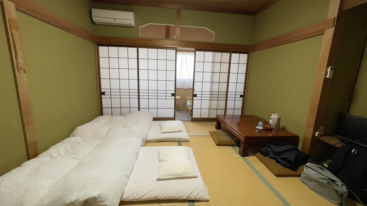 そのうちどこか旅館かホテルでひとり執筆や考えごと缶詰合宿をしたい…。時折自分を食や身体で十分に労わりたい