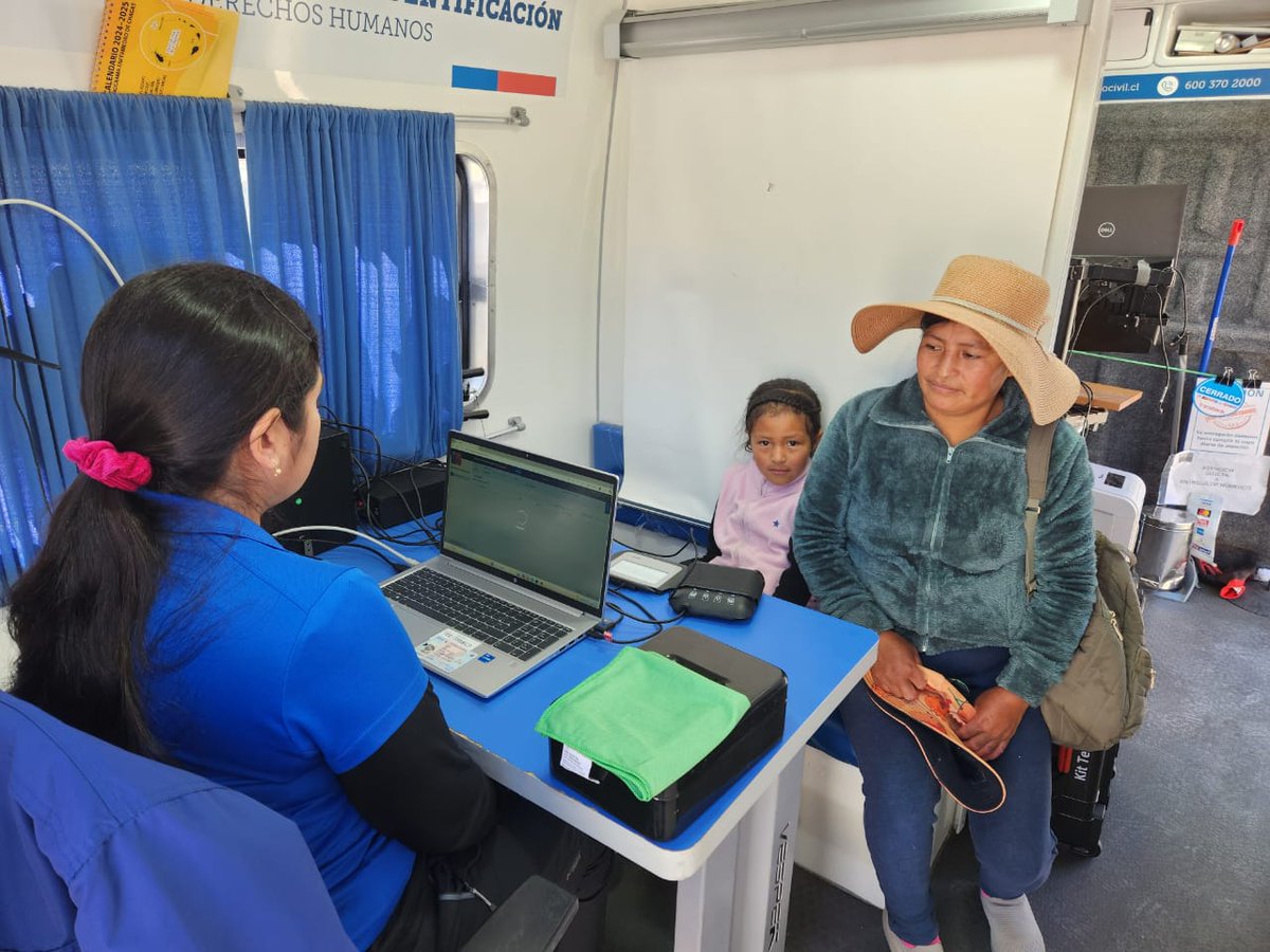 RCivil_Tarapaca's tweet photo. [🚐CivilMóvil] Hoy estamos junto a @IM_HUARA en el Pueblo de #Sibaya acercando nuestros servicios a la comunidad, tramitando cédulas, pasaportes y #ClaveÚnica.

En https://t.co/mh4AgEk7RY solicita atención en terreno para tu institución y/o personas con movilidad reducida. https://t.co/AkpGdGSJFq