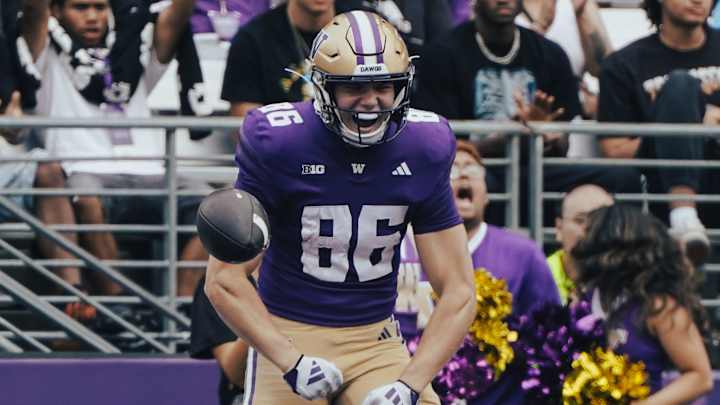 ● TE Spotlight ●

Decker DeGraaf - Washington

• DeGraaf was a Freshman All-American TE in 2024 and I can tell you this, he has the potential to be the best TE in #CFB, he's that talented. Last season he caught 15 passes for 233 yards 3 Touchdowns averaging 15.5 yards per